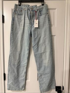 BDG Urban Outfitters Light Wash High Rise Authentic Straight Denim Jeans Size 32